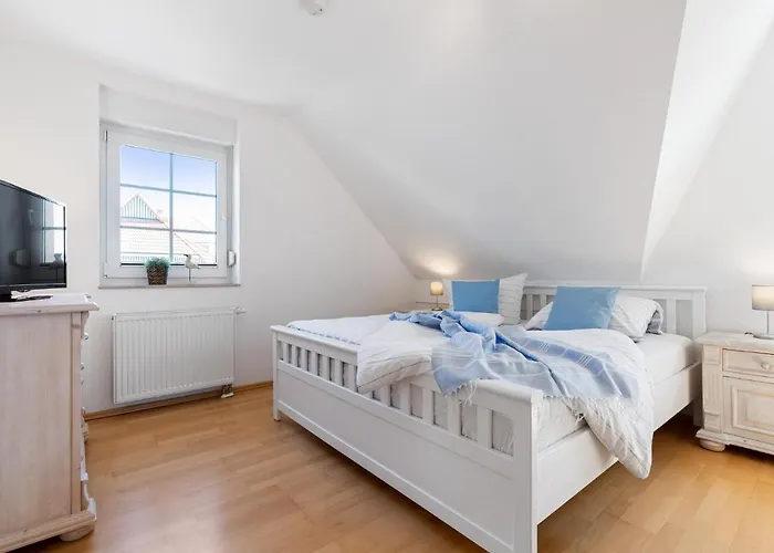 Alte Reihe 14 _haus Teja_ *